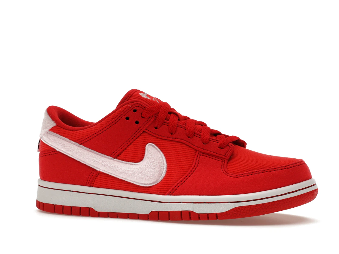 Vue 3 de Nike Dunk Low Valentine's Day (2024) (GS)