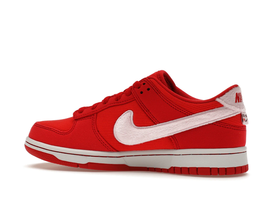 Vue 21 de Nike Dunk Low Valentine's Day (2024) (GS)