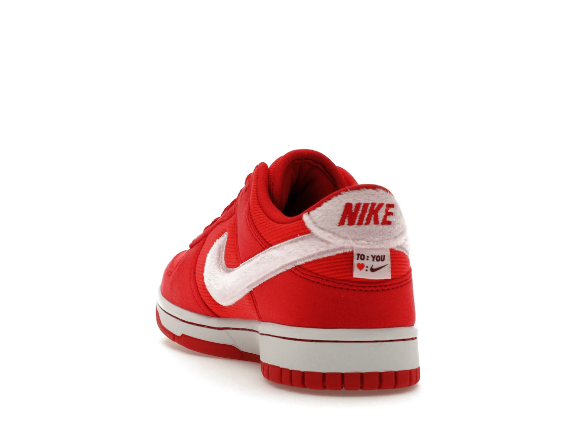 Vue 26 de Nike Dunk Low Valentine's Day (2024) (GS)