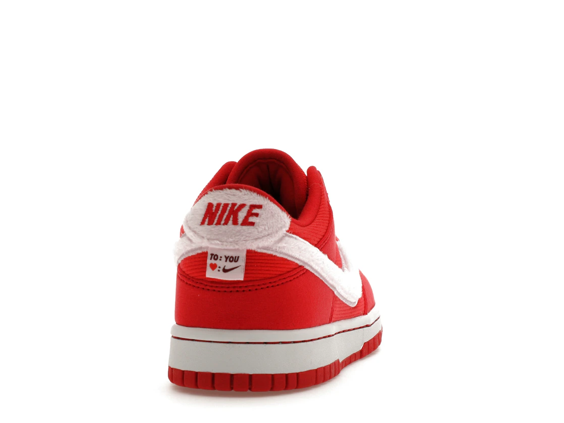 Vue 29 de Nike Dunk Low Valentine's Day (2024) (GS)