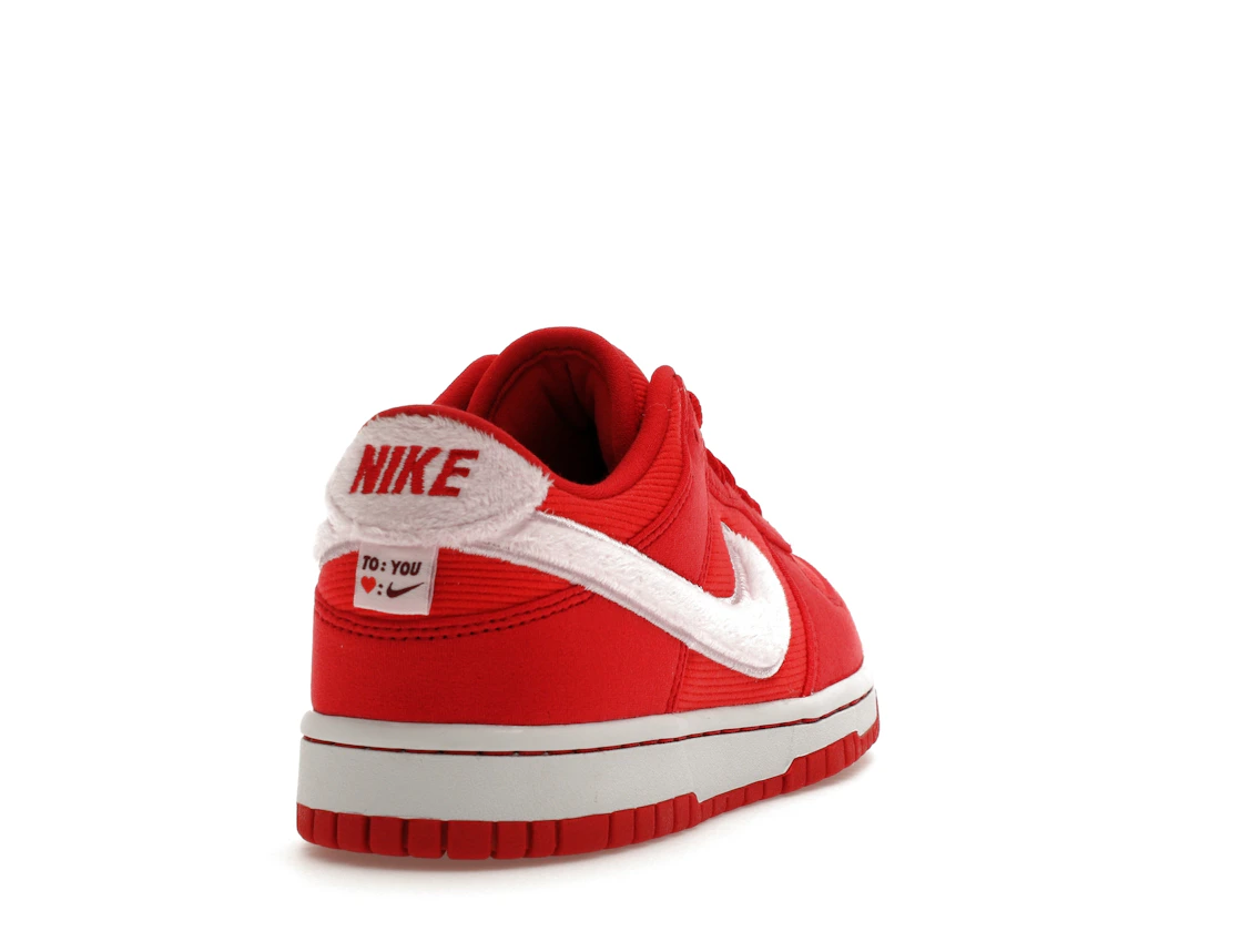 Vue 30 de Nike Dunk Low Valentine's Day (2024) (GS)