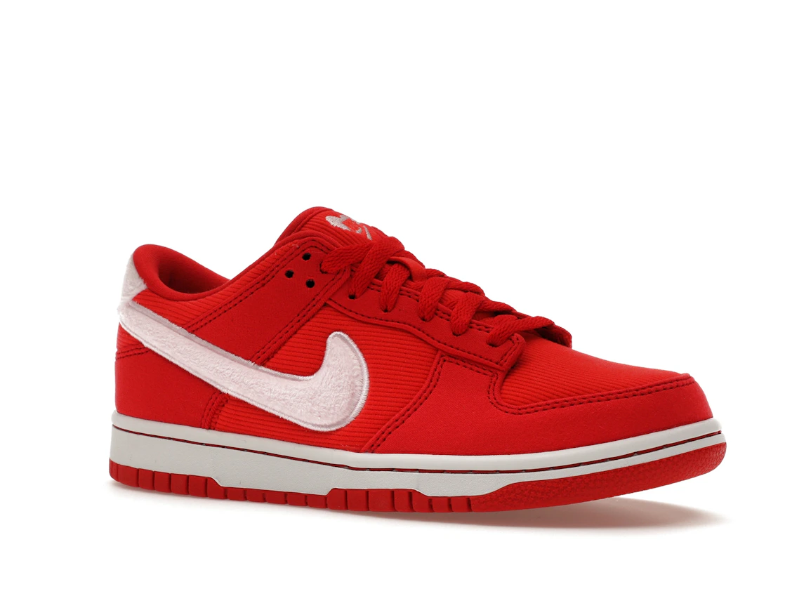 Vue 4 de Nike Dunk Low Valentine's Day (2024) (GS)