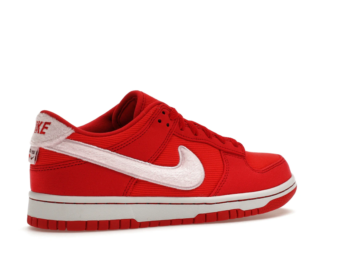 Vue 34 de Nike Dunk Low Valentine's Day (2024) (GS)