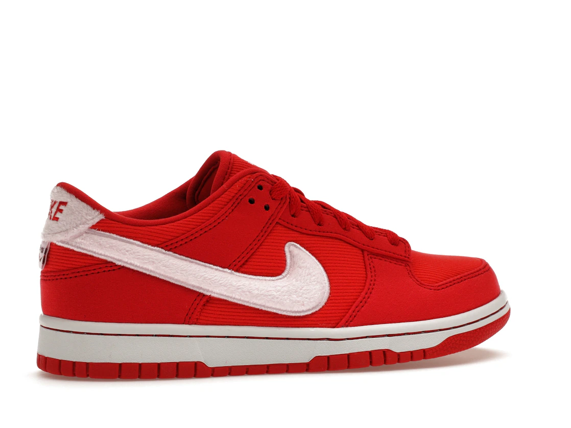 Vue 35 de Nike Dunk Low Valentine's Day (2024) (GS)