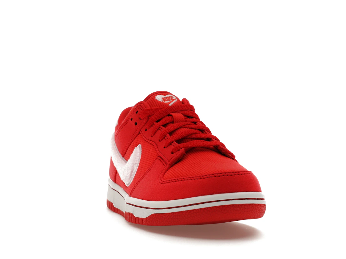 Vue 8 de Nike Dunk Low Valentine's Day (2024) (GS)