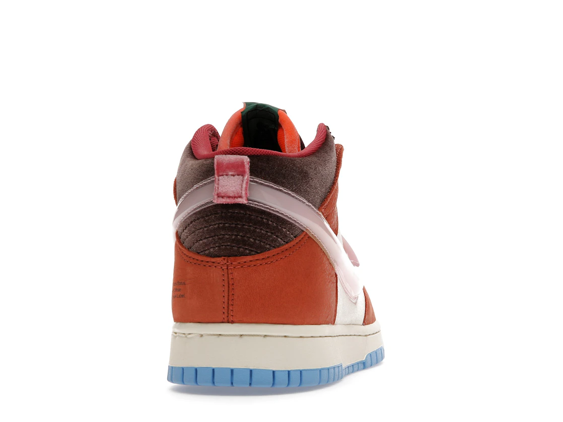 Vue 29 de Nike Dunk Mid Social Status Free Lunch Chocolate Milk