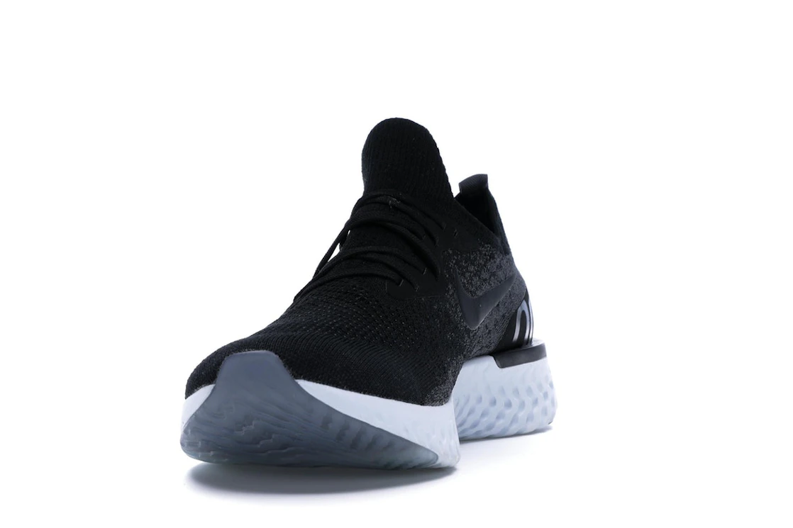 Vue 12 de Nike Epic React Flyknit Black Dark Grey