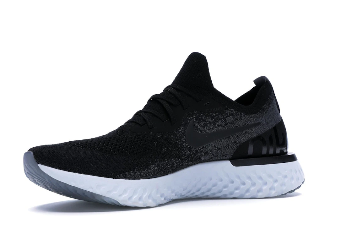 Vue 16 de Nike Epic React Flyknit Black Dark Grey