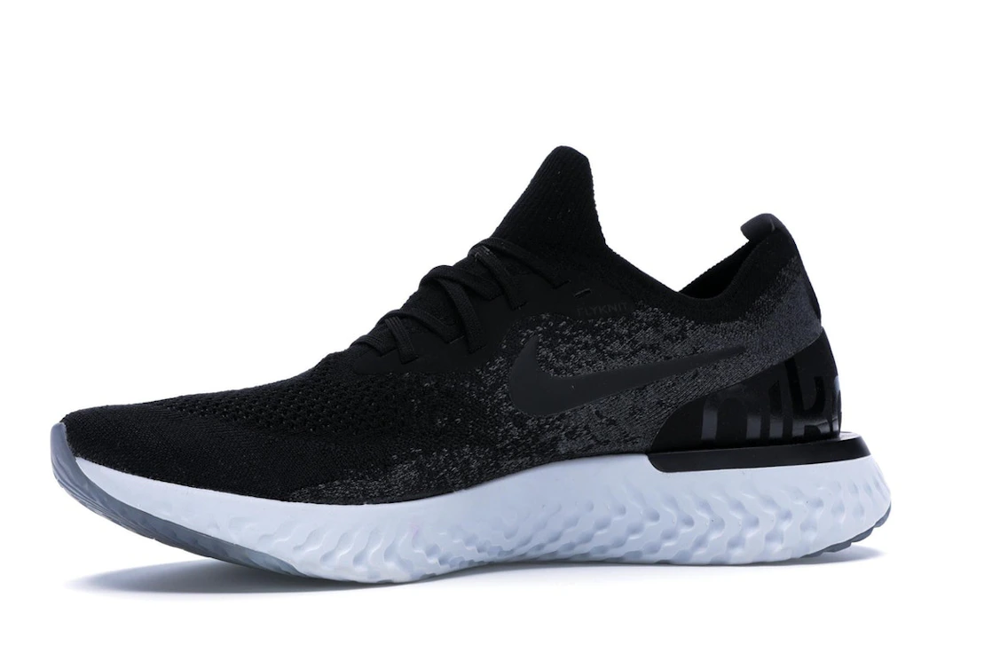 Vue 17 de Nike Epic React Flyknit Black Dark Grey