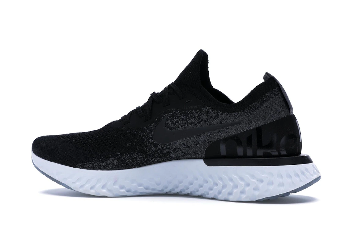 Vue 21 de Nike Epic React Flyknit Black Dark Grey