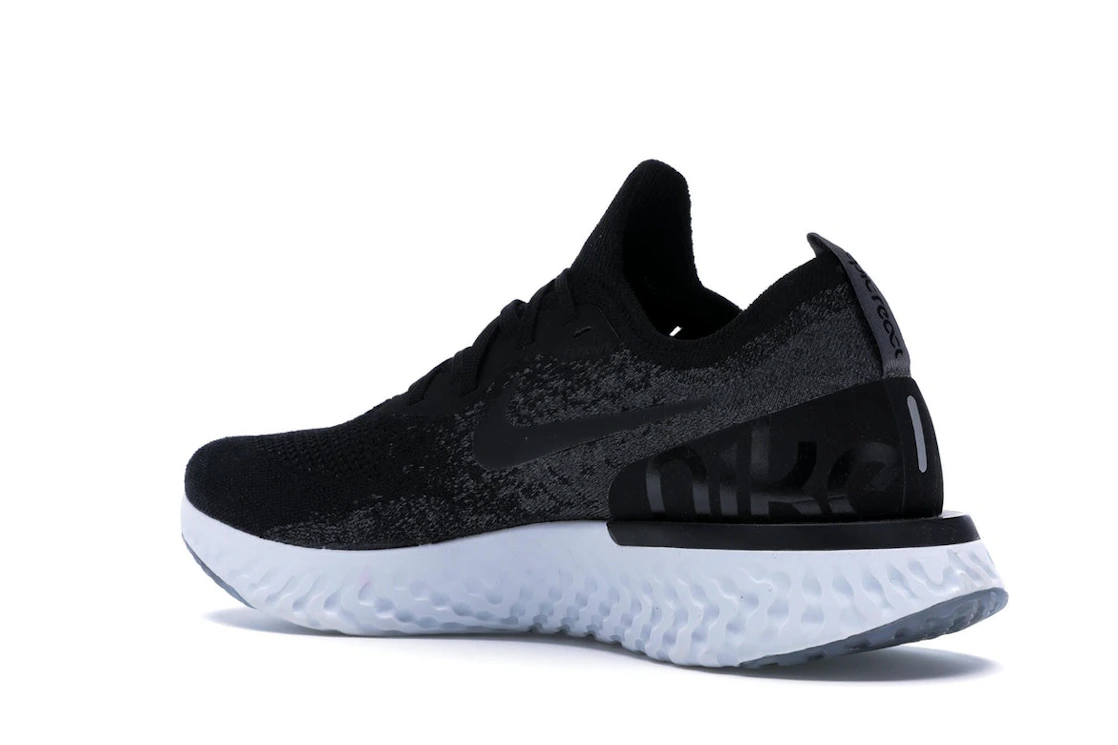 Vue 23 de Nike Epic React Flyknit Black Dark Grey