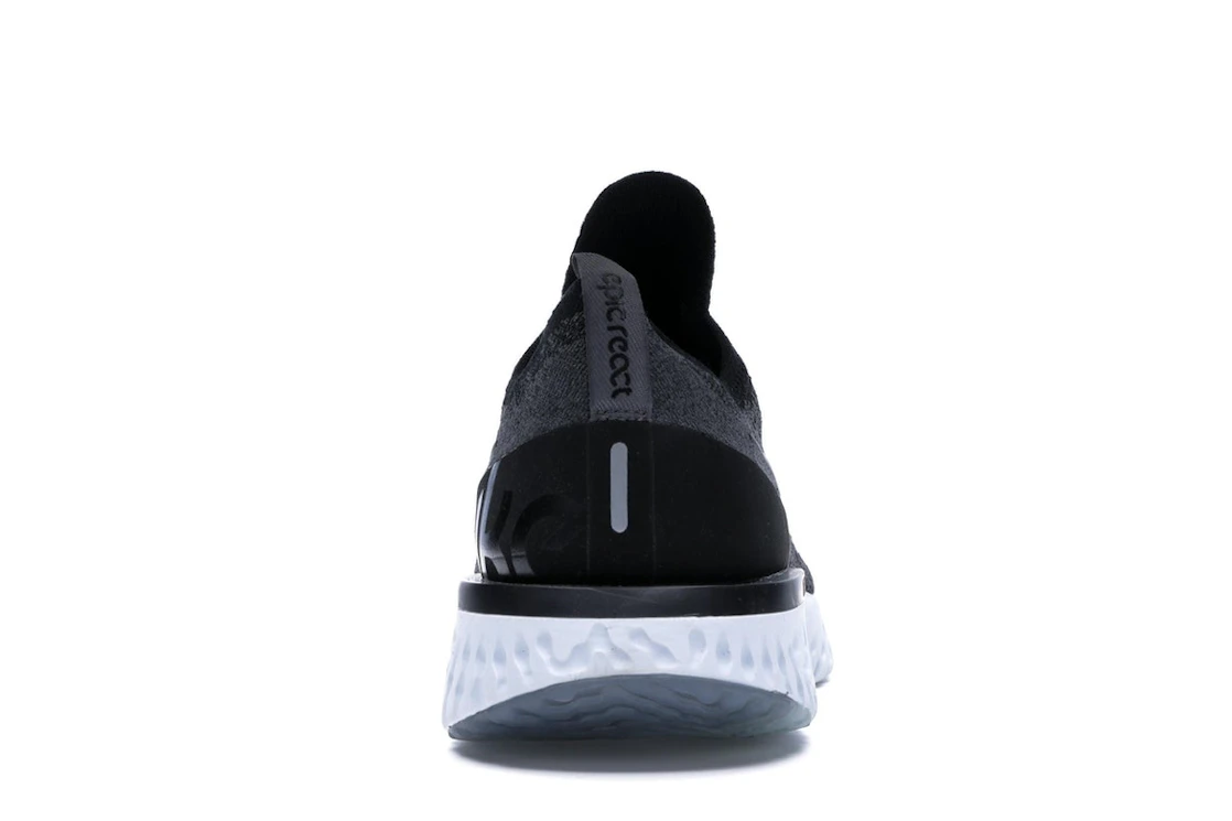 Vue 28 de Nike Epic React Flyknit Black Dark Grey