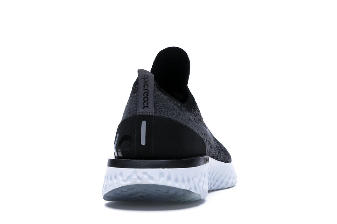 Vue 29 de Nike Epic React Flyknit Black Dark Grey