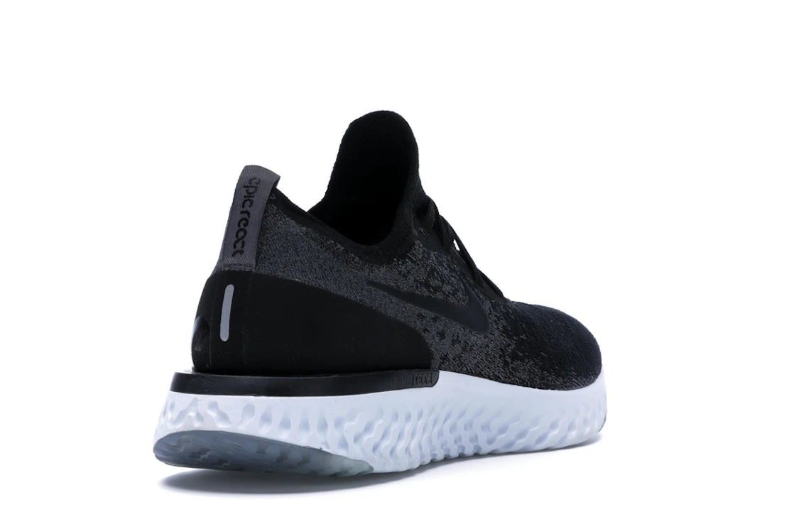 Vue 31 de Nike Epic React Flyknit Black Dark Grey