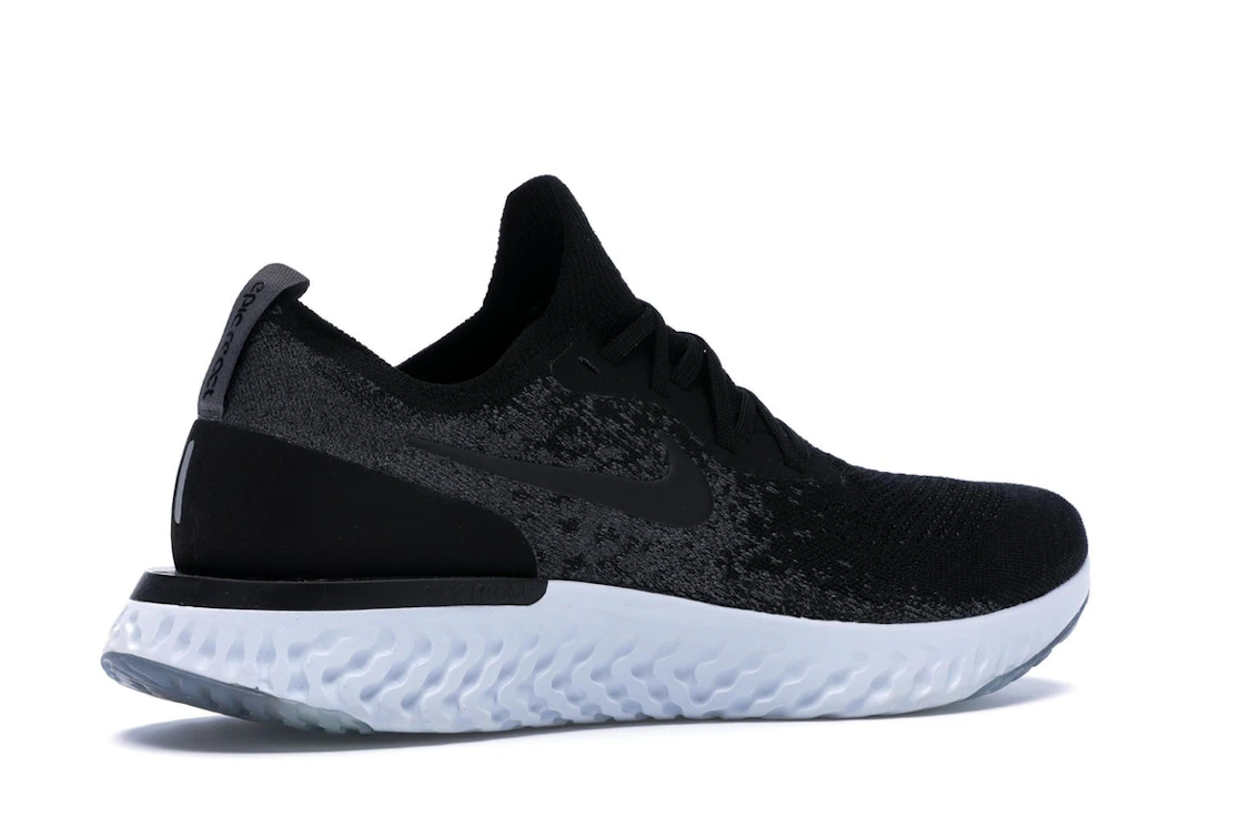 Vue 34 de Nike Epic React Flyknit Black Dark Grey