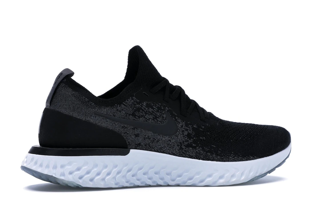 Vue 35 de Nike Epic React Flyknit Black Dark Grey