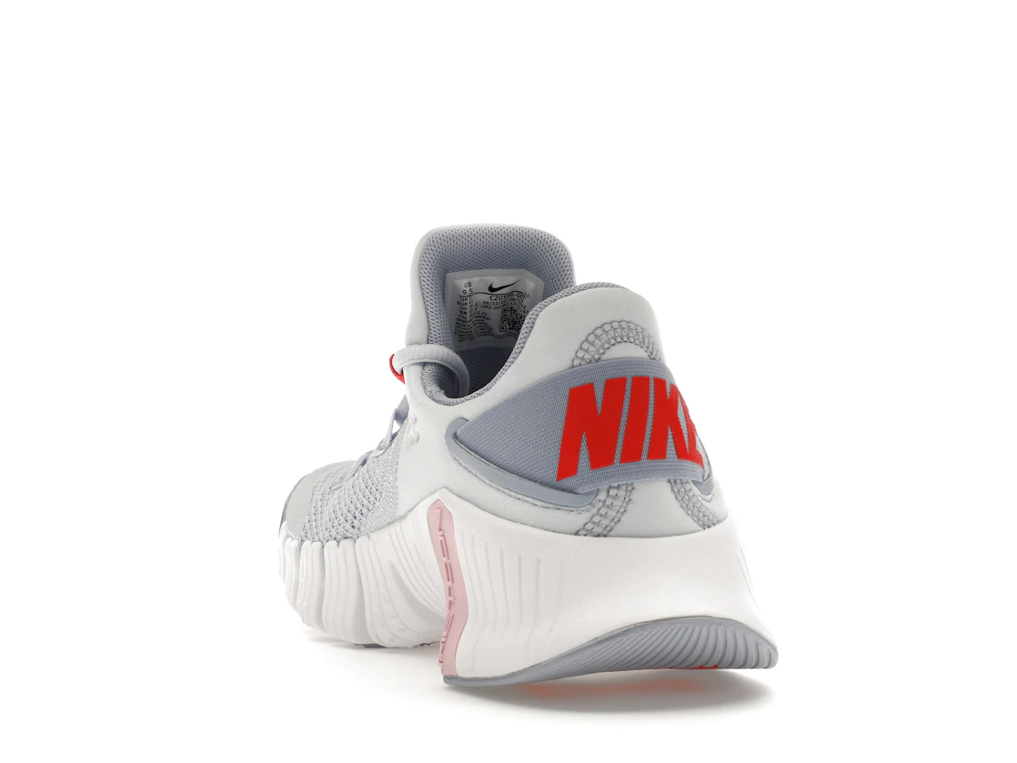 Vue 26 de Nike Free Metcon 4 Football Grey Soft Pink 