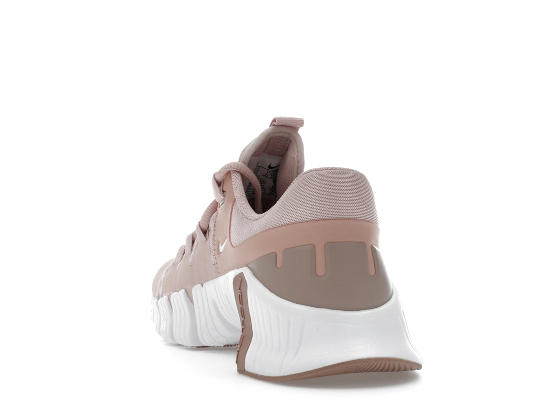 Vue 26 de Nike Free Metcon 4 Pink Oxford 