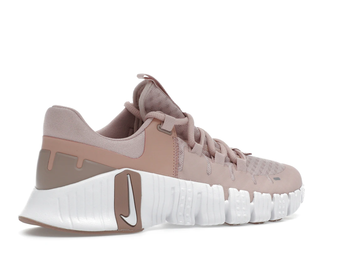 Vue 34 de Nike Free Metcon 4 Pink Oxford 