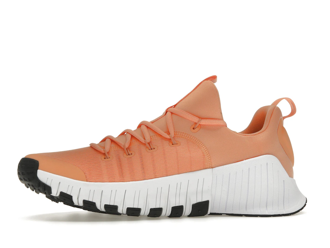 Vue 18 de Nike Free Metcon 6 Apricot Agate White Black