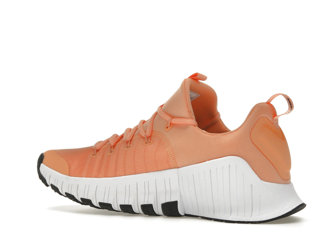 Vue 22 de Nike Free Metcon 6 Apricot Agate White Black