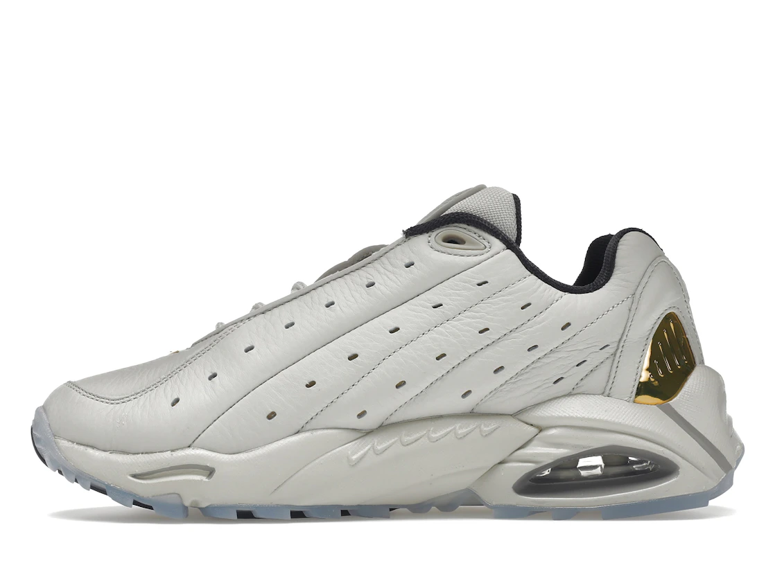 Vue 19 de Nike Hot Step Air Terra Drake NOCTA Champagne