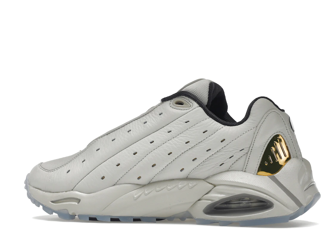 Vue 21 de Nike Hot Step Air Terra Drake NOCTA Champagne
