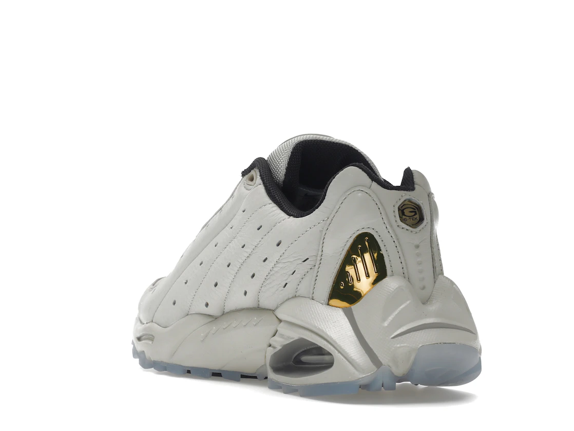 Vue 25 de Nike Hot Step Air Terra Drake NOCTA Champagne