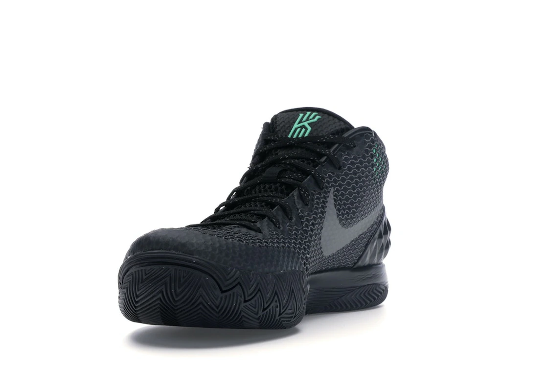 Vue 13 de Nike Kyrie 1 Driveway