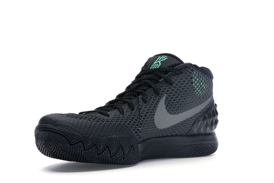 Vue 15 de Nike Kyrie 1 Driveway