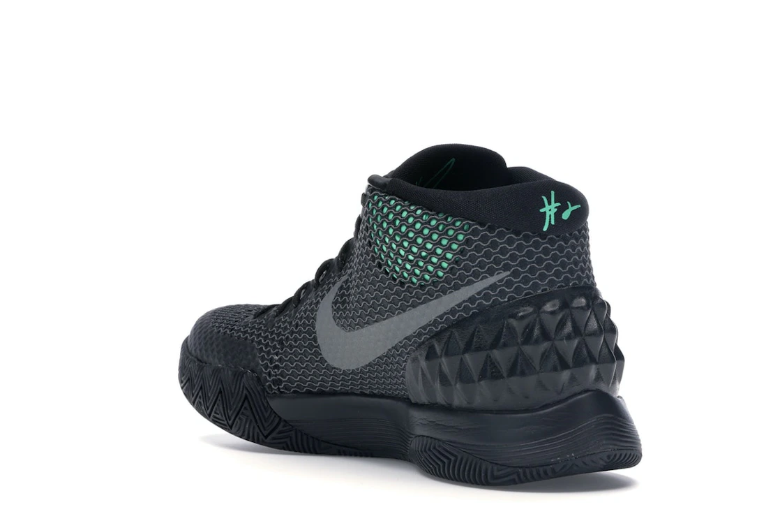 Vue 25 de Nike Kyrie 1 Driveway