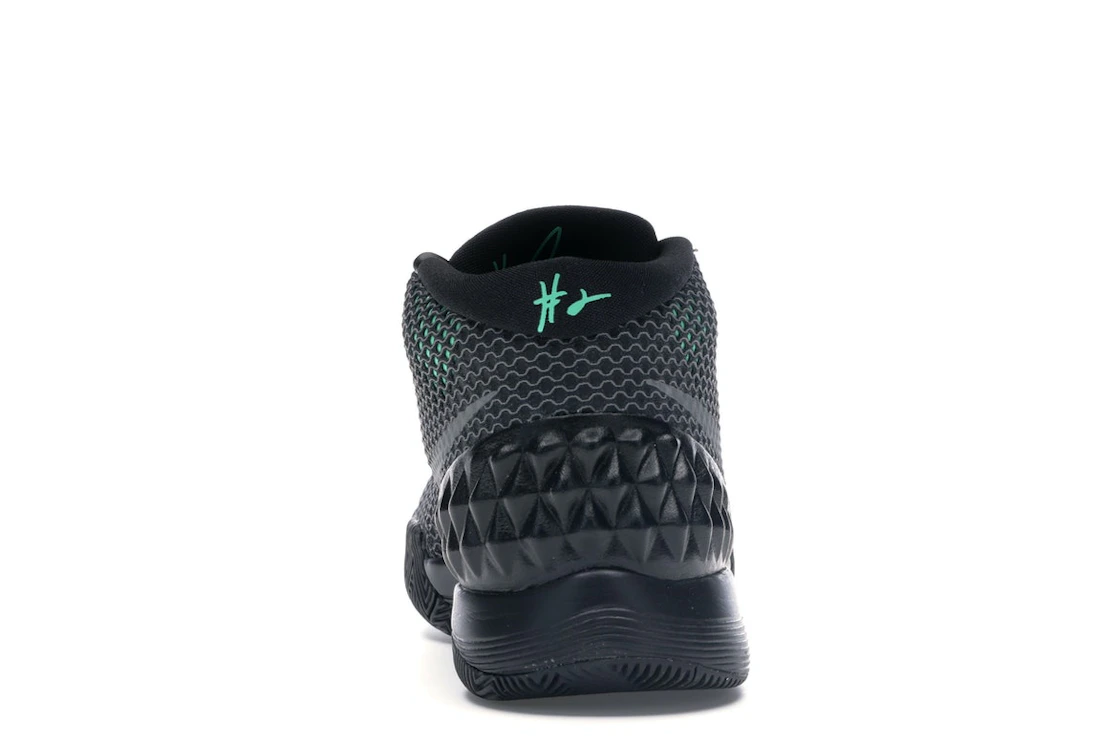 Vue 28 de Nike Kyrie 1 Driveway