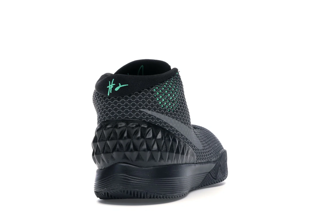 Vue 30 de Nike Kyrie 1 Driveway