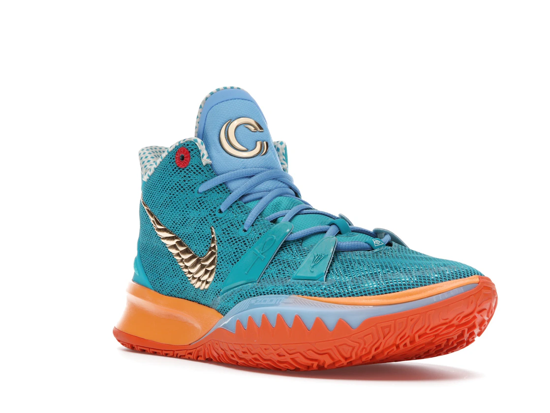 Vue 6 de Nike Kyrie 7 Concepts Horus (Regular Box)