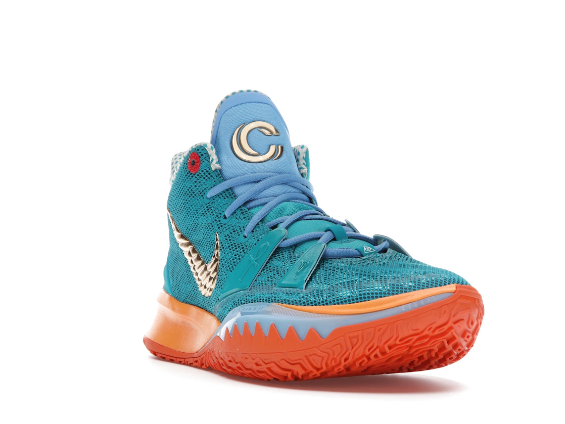 Vue 7 de Nike Kyrie 7 Concepts Horus (Regular Box)
