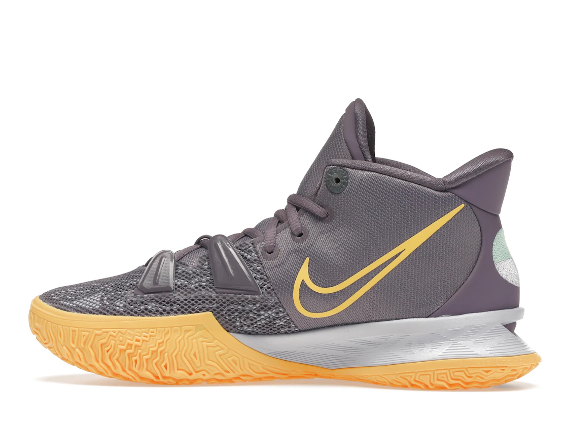Vue 20 de Nike Kyrie 7 Daybreak