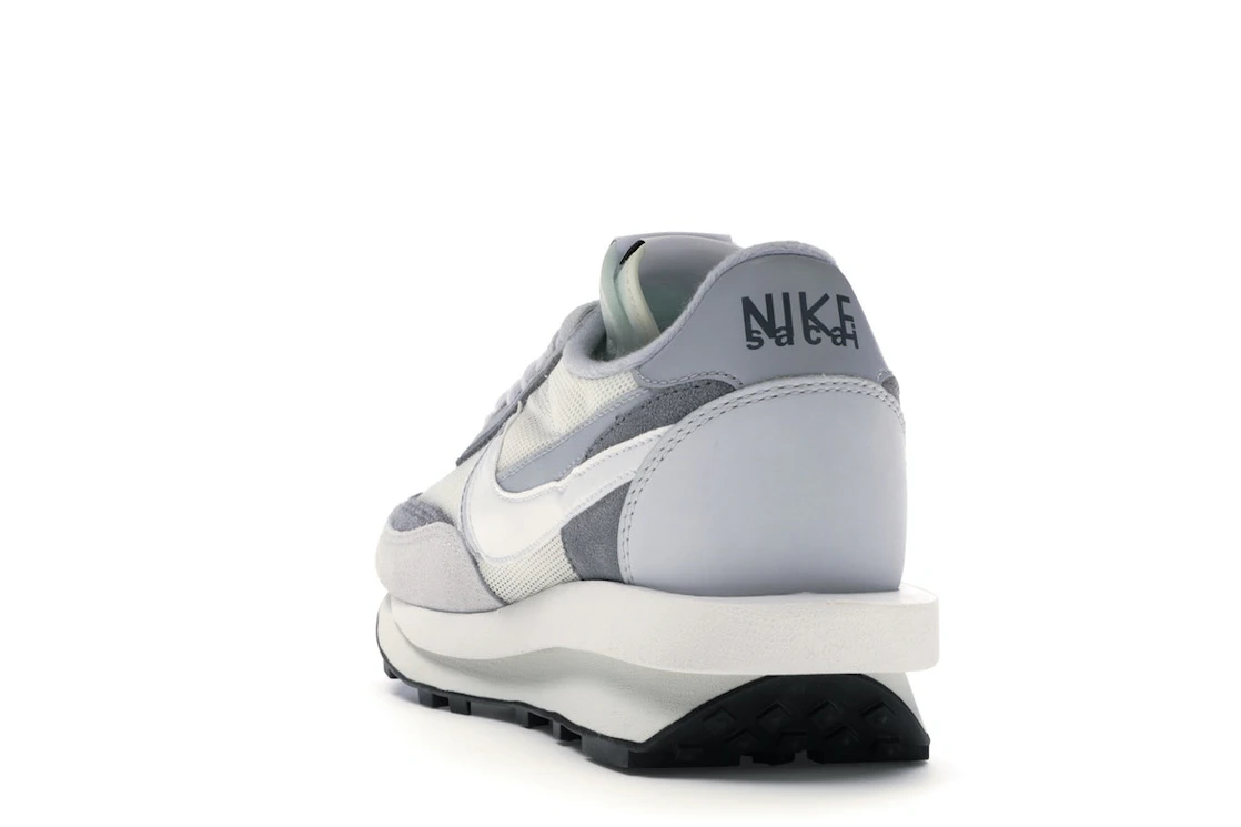 Vue 26 de Nike LD Waffle sacai Summit White
