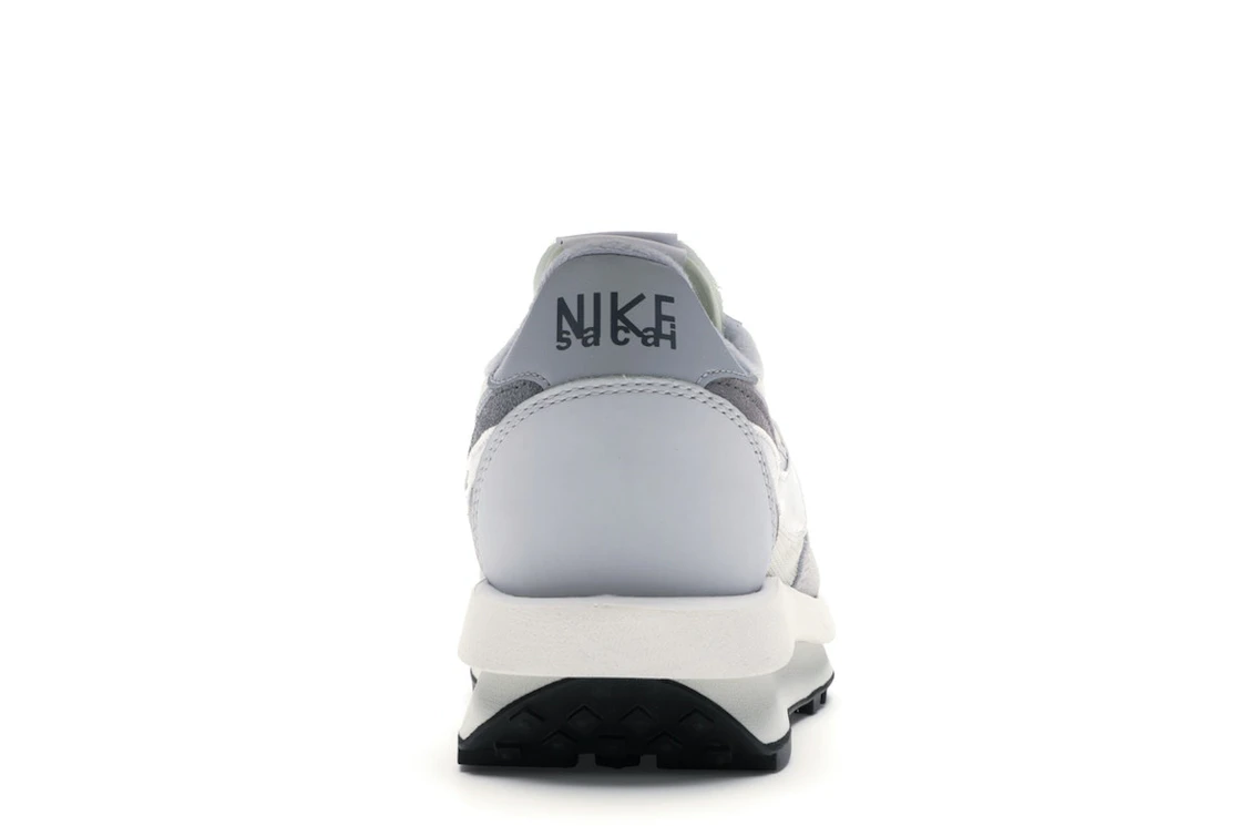 Vue 28 de Nike LD Waffle sacai Summit White