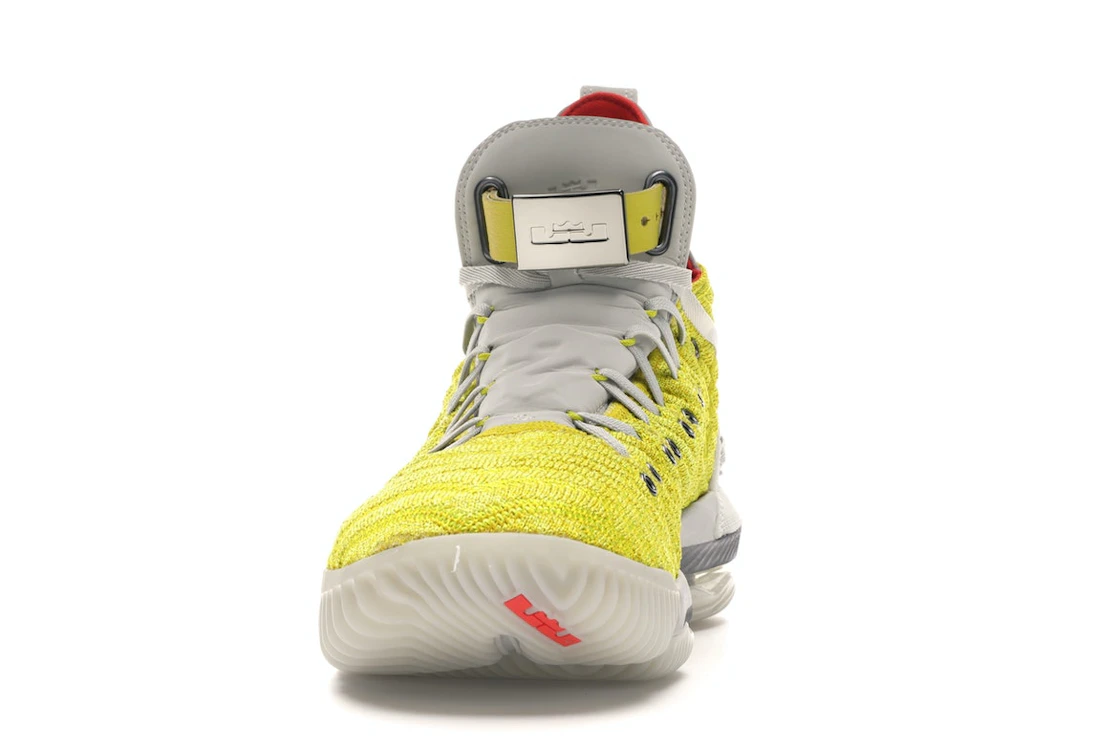 Vue 11 de Nike LeBron 16 Harlem Fashion Row Harlem Stage
