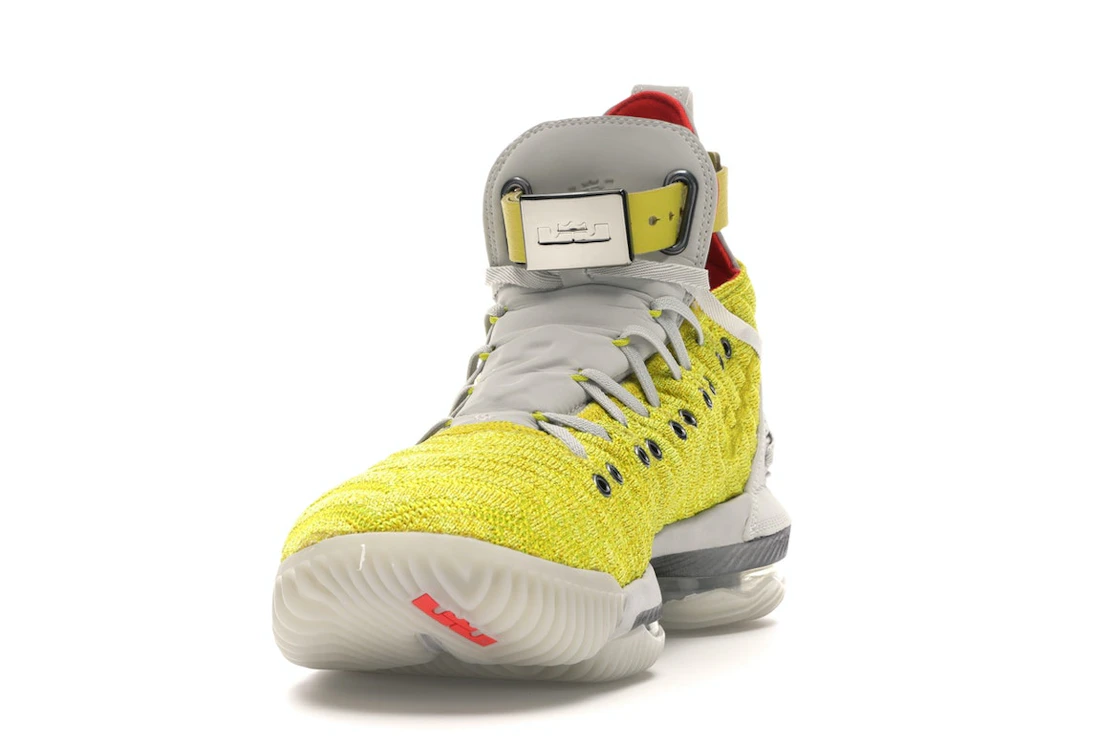 Vue 12 de Nike LeBron 16 Harlem Fashion Row Harlem Stage