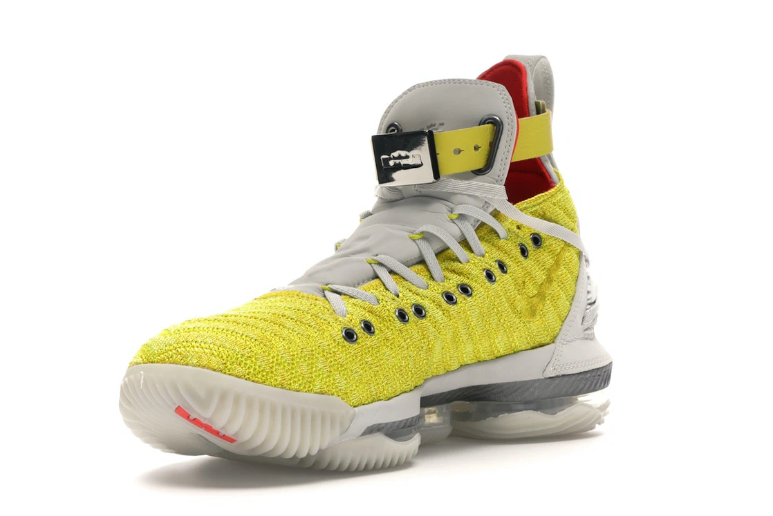 Vue 14 de Nike LeBron 16 Harlem Fashion Row Harlem Stage