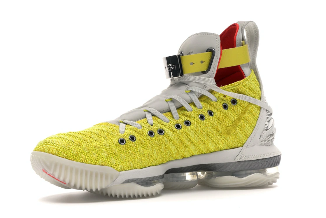 Vue 16 de Nike LeBron 16 Harlem Fashion Row Harlem Stage