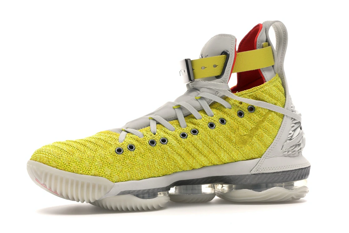 Vue 17 de Nike LeBron 16 Harlem Fashion Row Harlem Stage