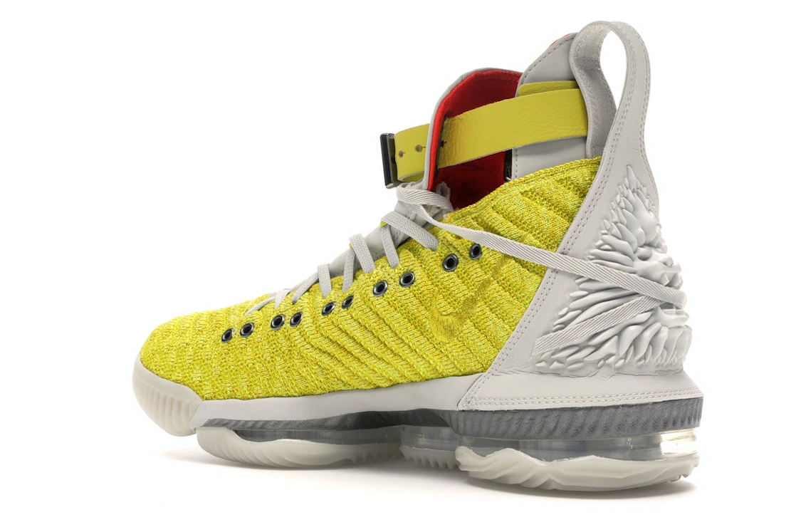 Vue 23 de Nike LeBron 16 Harlem Fashion Row Harlem Stage