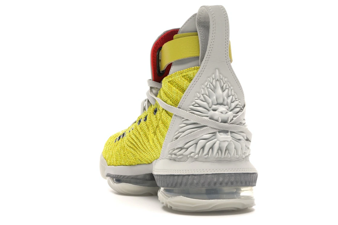 Vue 26 de Nike LeBron 16 Harlem Fashion Row Harlem Stage