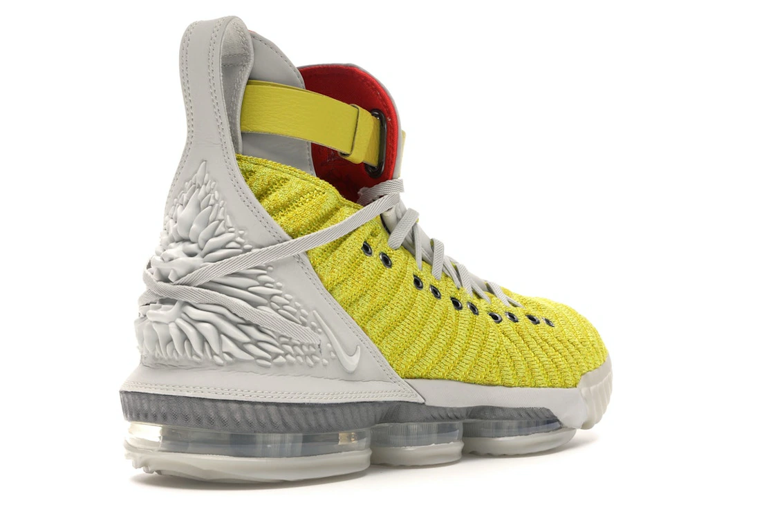 Vue 32 de Nike LeBron 16 Harlem Fashion Row Harlem Stage