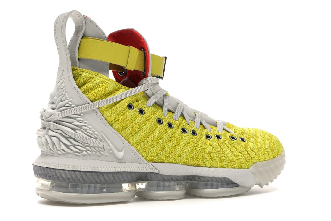 Vue 34 de Nike LeBron 16 Harlem Fashion Row Harlem Stage