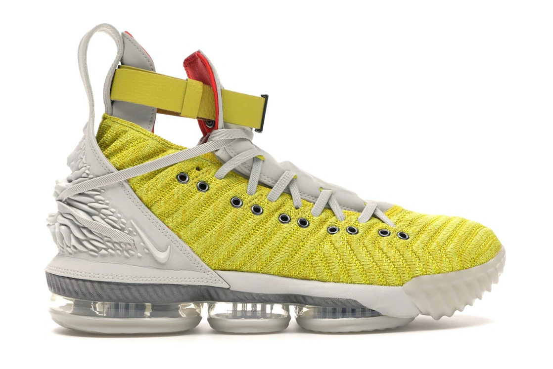 Vue 36 de Nike LeBron 16 Harlem Fashion Row Harlem Stage