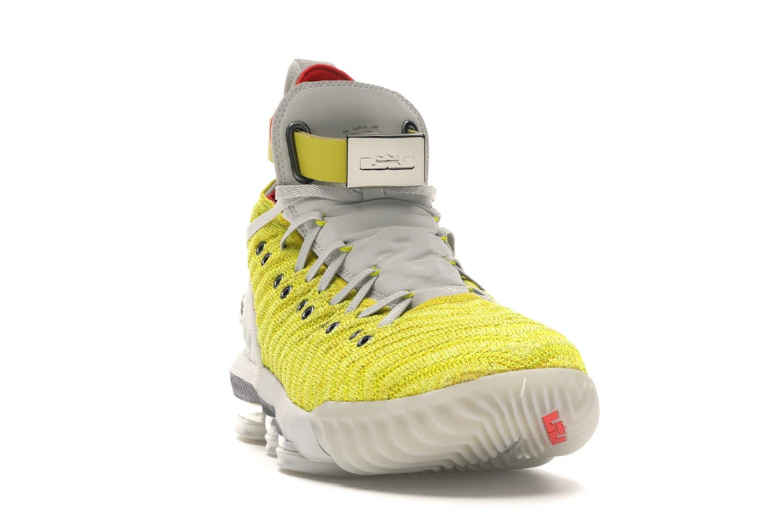 Vue 8 de Nike LeBron 16 Harlem Fashion Row Harlem Stage