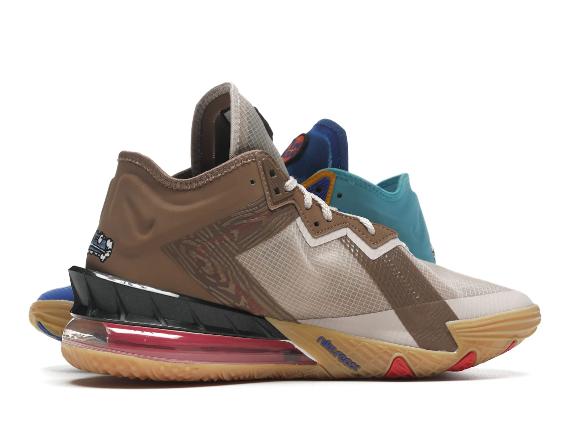Vue 17 de Nike LeBron 18 Low Wile E. vs Roadrunner Space Jam